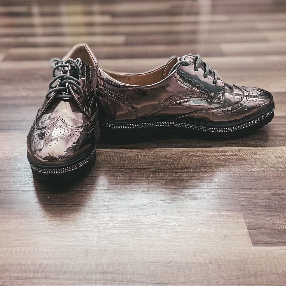Platform metallic oxfords sz8..5